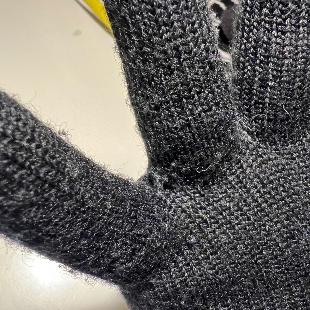 Black and White Patterned Beanie and Gloves Set - Picture 12 of 12